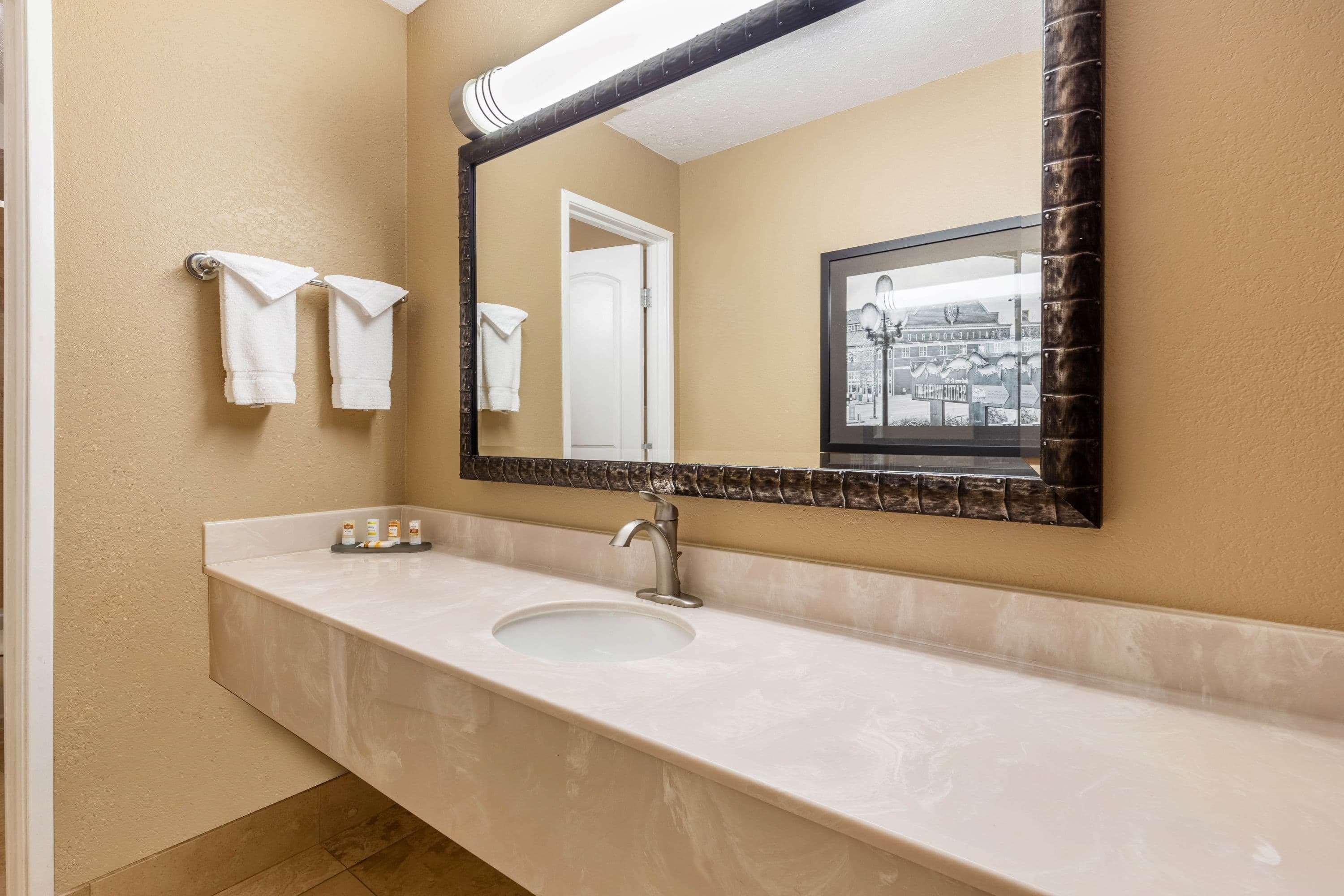 Отель La Quinta By Wyndham Seattle Downtown Экстерьер фото